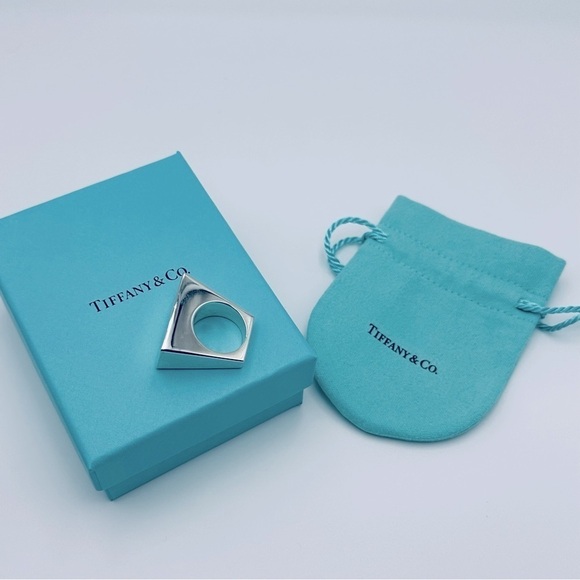 Tiffany & Co. Out of Retirement Rectangular Ring with Box and Pouch - Picture 11 of 11